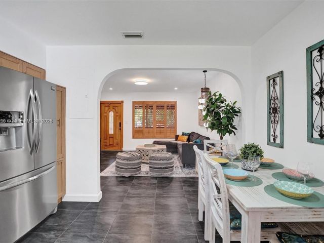 Продажа дома по адресу 110 SW 5th St - фото 5523217