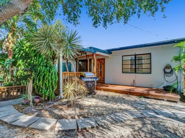 Продажа дома по адресу 110 SW 5th St - фото 5523221