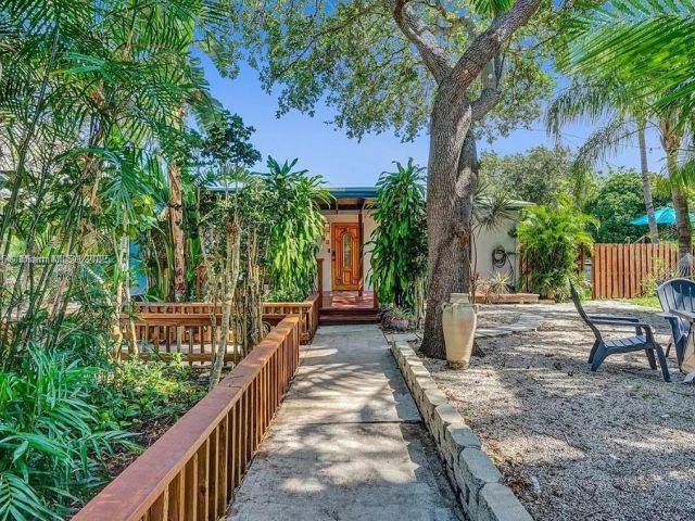 Продажа дома по адресу 110 SW 5th St - фото 5523222