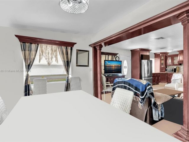 Продажа дома по адресу 2631 NE 214th St - фото 6091400