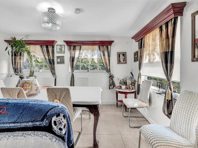 Продажа дома по адресу 2631 NE 214th St - фото 6091402