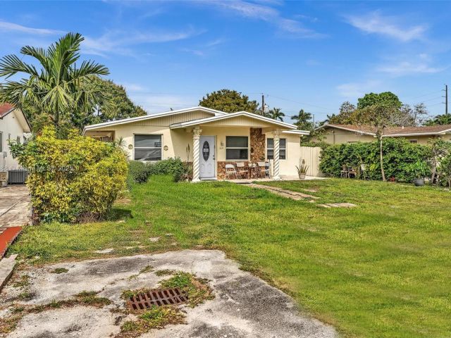 Продажа дома по адресу 2631 NE 214th St - фото 6091413