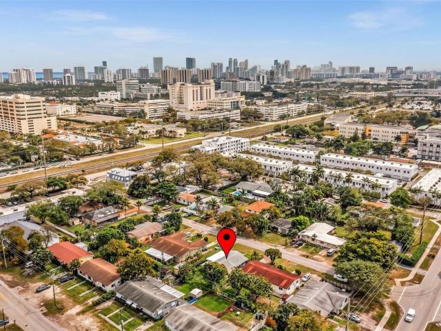 Продажа дома по адресу 2631 NE 214th St - фото 6091414