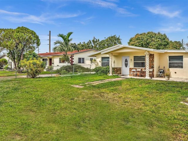 Продажа дома по адресу 2631 NE 214th St - фото 6091415