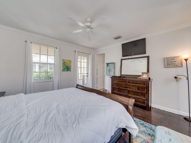 Дом в аренду по адресу 8335 NW 7th Terrace - фото 5715973