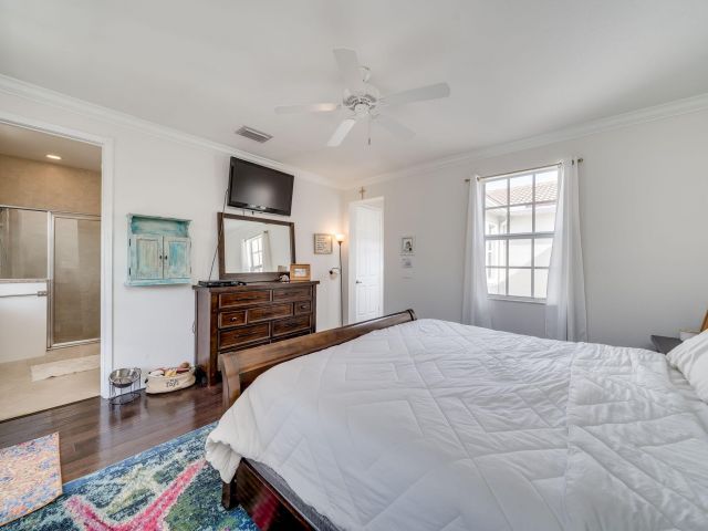 Дом в аренду по адресу 8335 NW 7th Terrace - фото 5715974