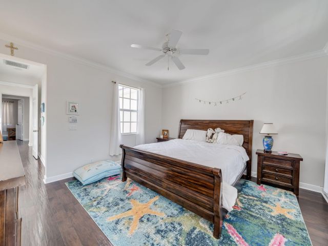 Дом в аренду по адресу 8335 NW 7th Terrace - фото 5715975