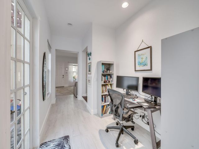 Дом в аренду по адресу 8335 NW 7th Terrace - фото 5715986