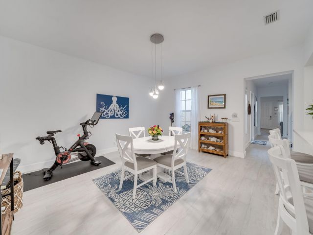 Дом в аренду по адресу 8335 NW 7th Terrace - фото 5715987