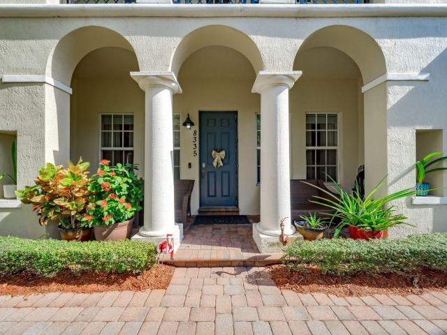 Дом в аренду по адресу 8335 NW 7th Terrace - фото 5715992