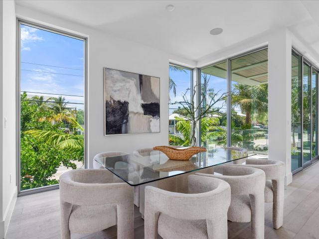 Продажа дома по адресу 1070 Del Harbour Drive - фото 5757468