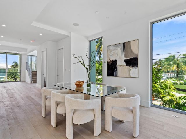 Продажа дома по адресу 1070 Del Harbour Drive - фото 5757469