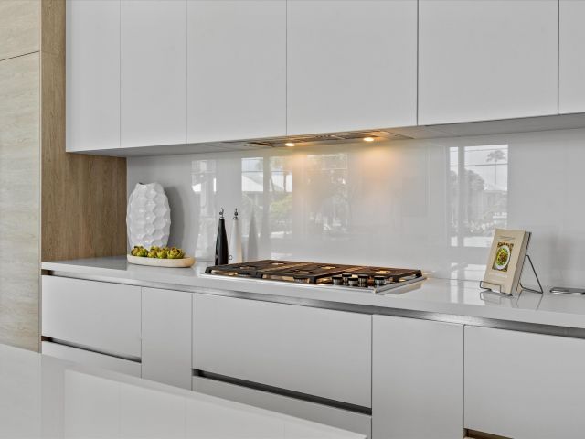 Продажа дома по адресу 1070 Del Harbour Drive - фото 5757475