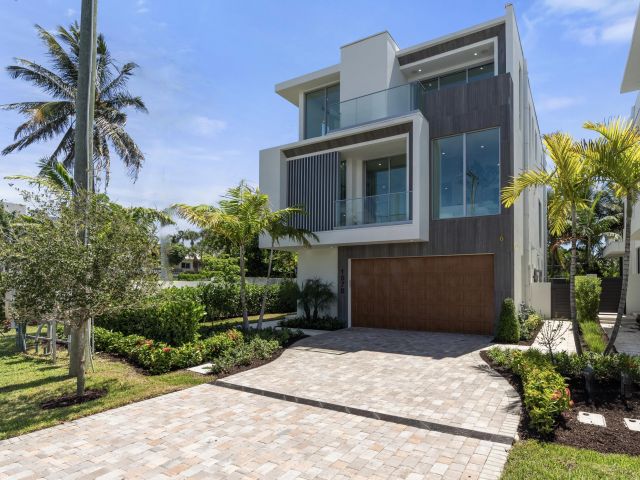 Продажа дома по адресу 1070 Del Harbour Drive - фото 5757483