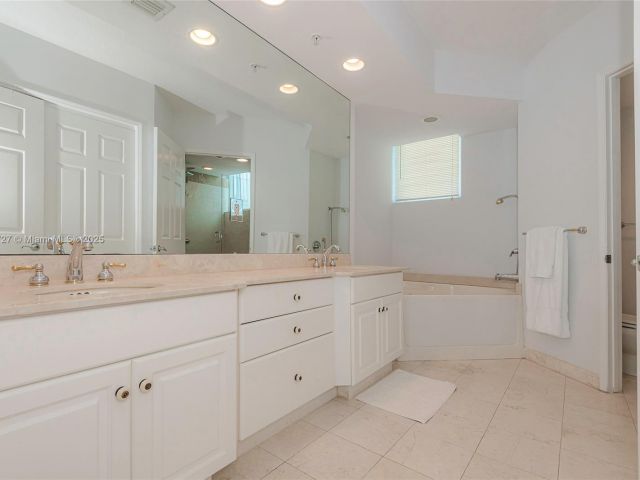 Продажа квартиры # - фото 5687058