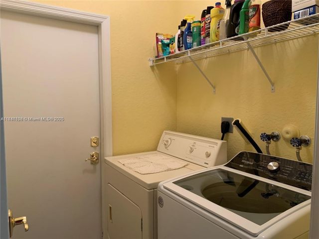 Продажа дома по адресу 1065 SW 150Th Pl - фото 6002867