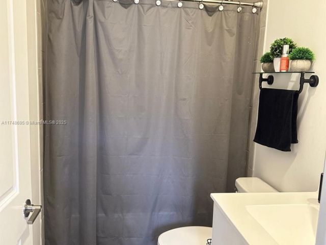 Продажа дома по адресу 23427 SW 127th Pl 23427 - фото 6179216