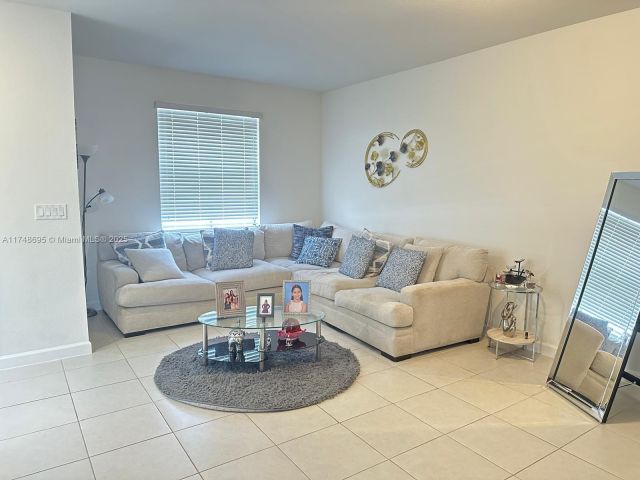 Продажа дома по адресу 23427 SW 127th Pl 23427 - фото 6179228