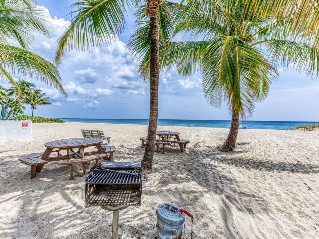 Продажа дома по адресу 3261 Oleander Way - фото 6098302