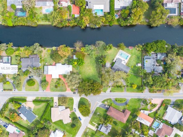 Продажа дома по адресу 11701 W Biscayne Canal Rd - фото 5970688