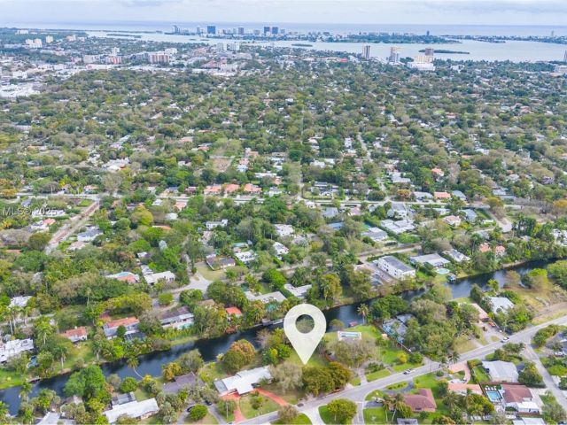 Продажа дома по адресу 11701 W Biscayne Canal Rd - фото 5970690