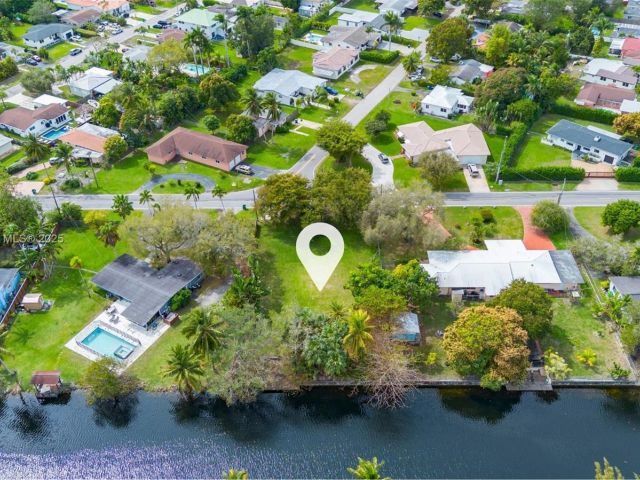 Продажа дома по адресу 11701 W Biscayne Canal Rd - фото 5970692