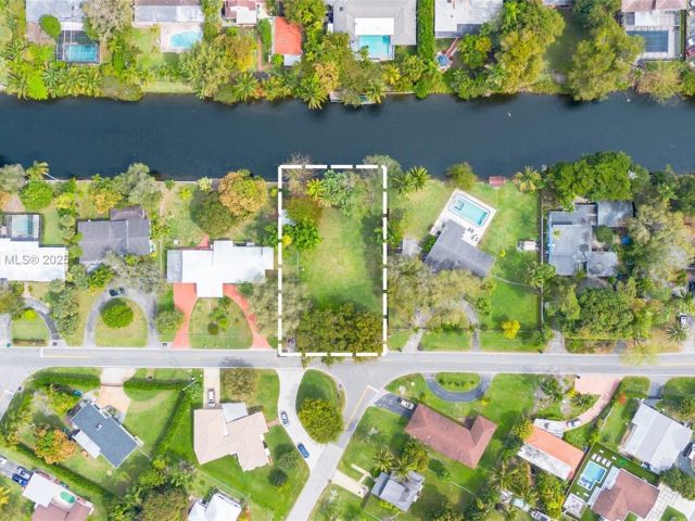 Продажа дома по адресу 11701 W Biscayne Canal Rd - фото 5970694