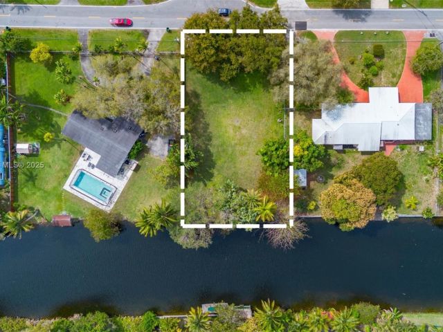 Продажа дома по адресу 11701 W Biscayne Canal Rd - фото 5970705