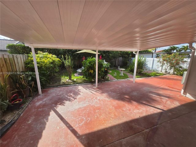 Продажа дома по адресу 17812 SW 144th Ave - фото 6135504