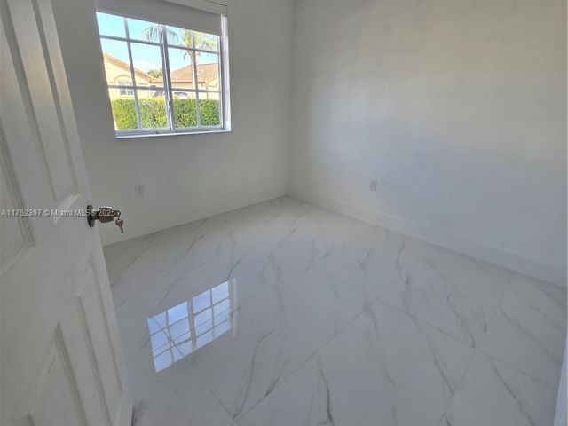 Продажа дома по адресу 17812 SW 144th Ave - фото 6135505