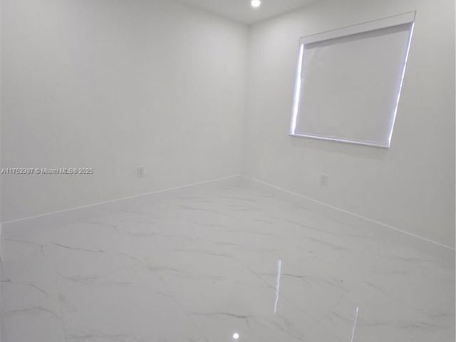 Продажа дома по адресу 17812 SW 144th Ave - фото 6135506