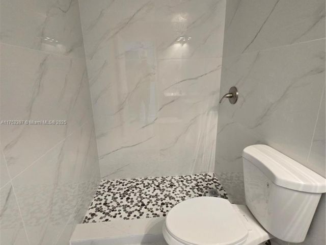 Продажа дома по адресу 17812 SW 144th Ave - фото 6135510