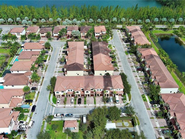 Продажа дома по адресу 9831 NW 88th Ter - фото 5585044