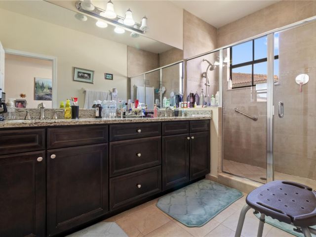 Продажа дома по адресу 9831 NW 88th Ter - фото 5585049