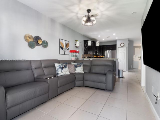 Продажа дома по адресу 9831 NW 88th Ter - фото 5585052