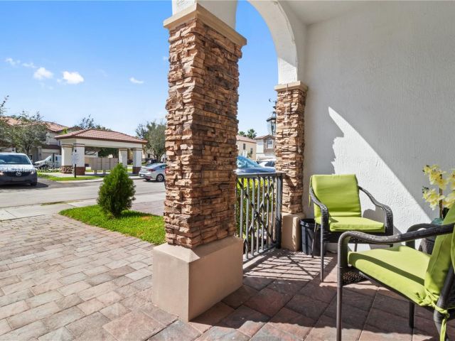 Продажа дома по адресу 9831 NW 88th Ter - фото 5585056