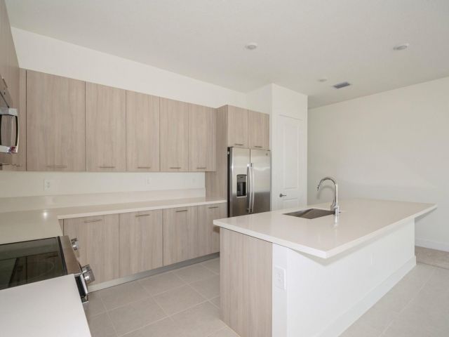 Продажа дома по адресу 12290 SW 44th Ct - фото 5890971