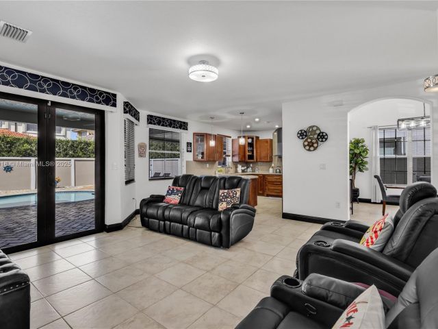 Продажа дома по адресу 3164 SW 147th Pl - фото 5840152