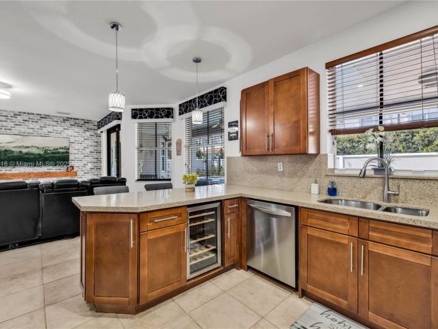 Продажа дома по адресу 3164 SW 147th Pl - фото 5840153