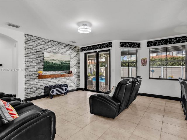 Продажа дома по адресу 3164 SW 147th Pl - фото 5840158