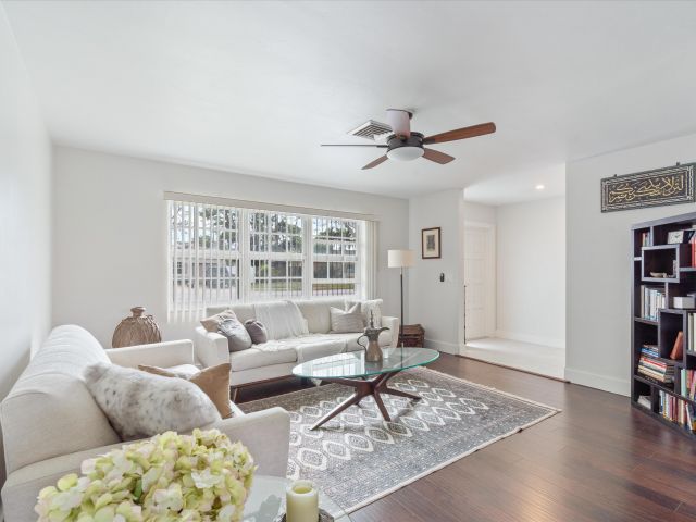 Продажа дома по адресу 113 Burning Tree Lane - фото 5587866