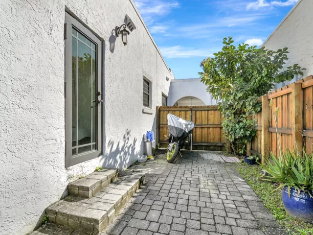 Продажа дома по адресу 1513 Adams Street - фото 9353595