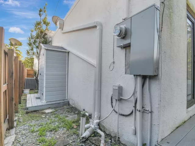Продажа дома по адресу 1513 Adams Street - фото 9353608