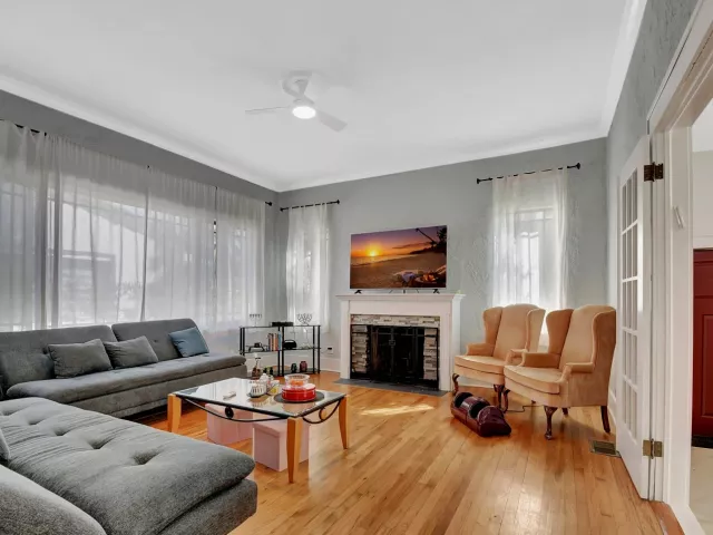 Продажа дома по адресу 1513 Adams Street - фото 9353572