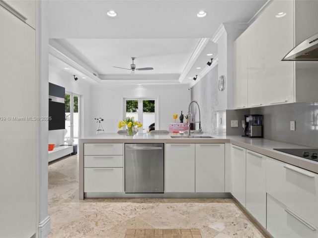 Продажа дома по адресу 6 Coconut Ln - фото 5573697