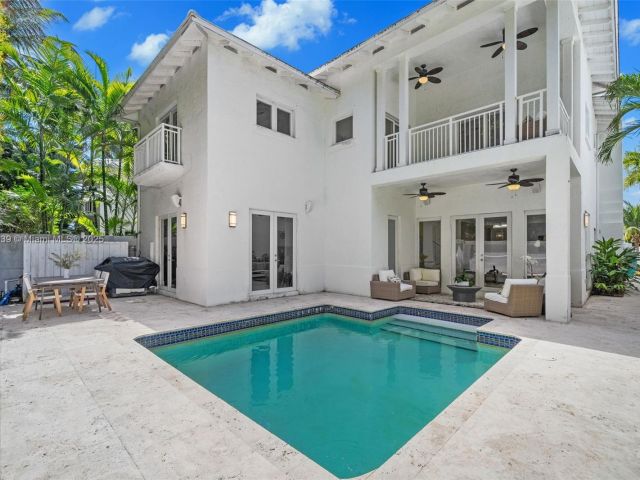 Продажа дома по адресу 6 Coconut Ln - фото 5573707