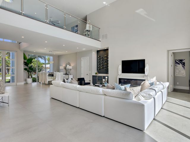 Продажа дома по адресу 2627 NE 14th Street - фото 6801776