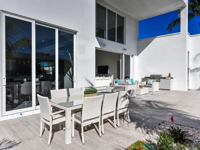 Продажа дома по адресу 2627 NE 14th Street - фото 6801786