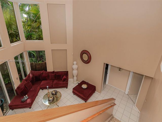 Продажа дома по адресу 2518 NE 206th Ter - фото 5909598