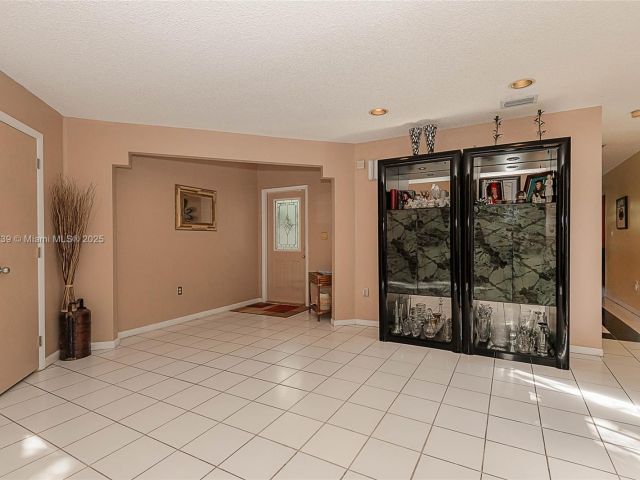 Продажа дома по адресу 2518 NE 206th Ter - фото 5909599